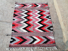 Chevron - 4 x 5.7 ft