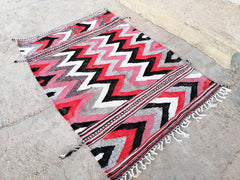 Chevron - 4 x 5.7 ft